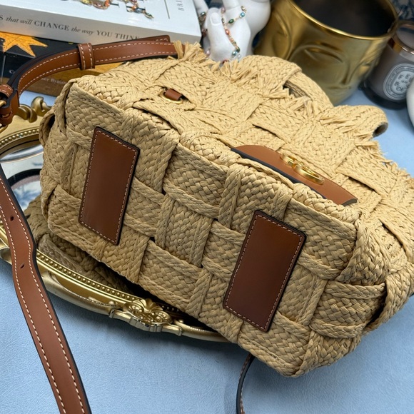 🆕 OROTON 🧿 NWOT Calypso Small Woven Straw Crossbody Tote, Natural & Saddle - Picture 15 of 16